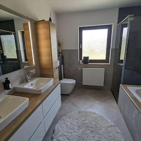 Schoene, Helle Wohnung, 120qm Apartament Remchingen